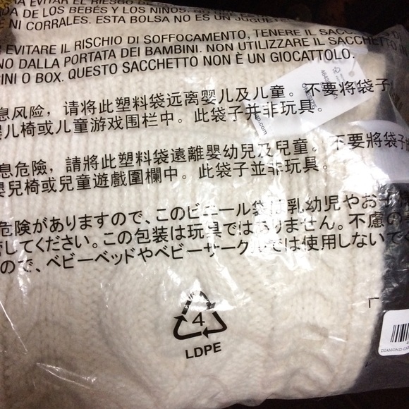 Snuggly, soft cable knit 70” long GAP winter scarf! - Picture 5 of 6